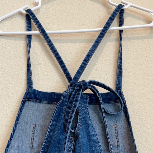 Stretchy Short blue Jean overalls with brass buttons criss cross spaghetti strap - Picture 4 of 6
